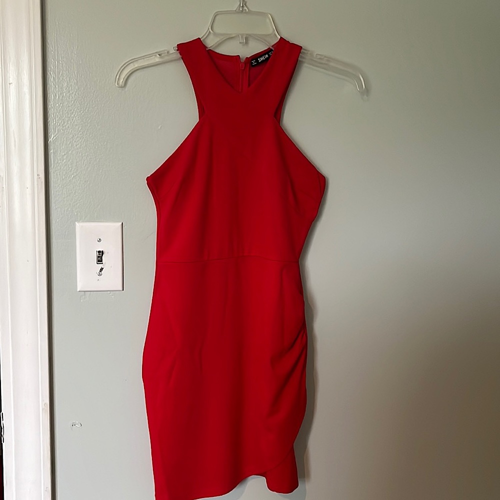 Red office style dress, perfect for the office, dates, casual night out.